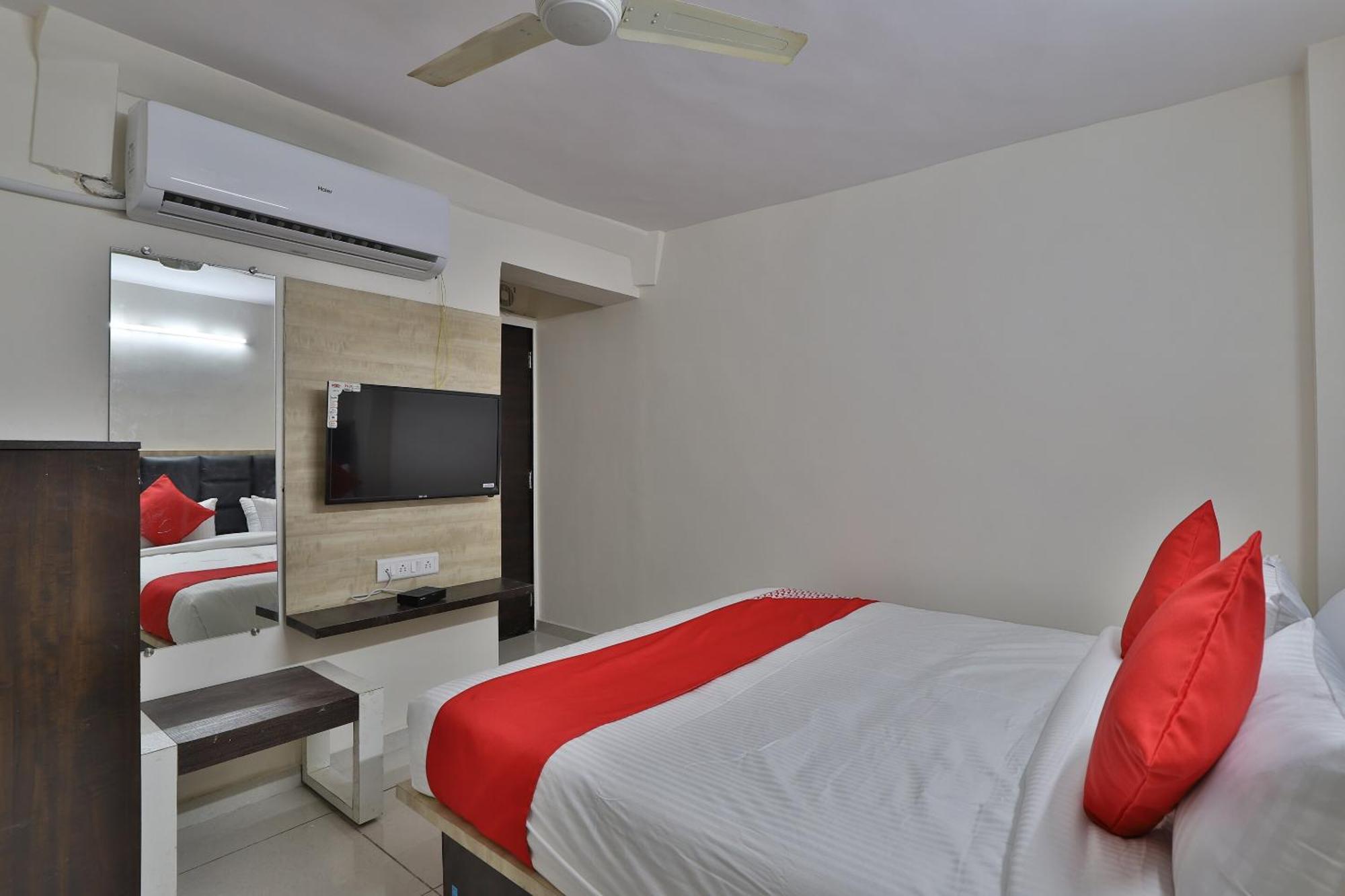 Hotel O Sunway Ahmedabad Exteriör bild